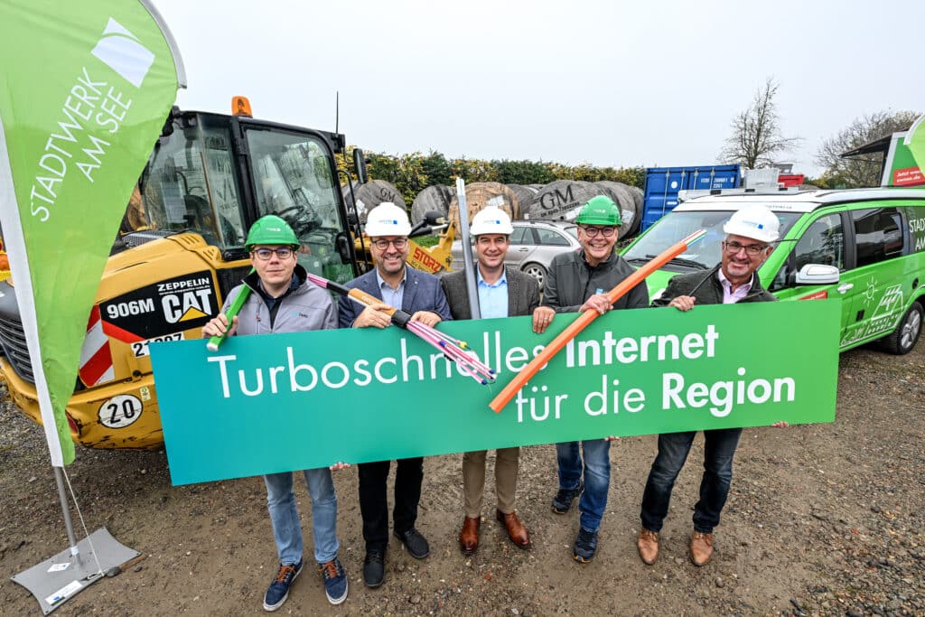Stadtwerk am See: Symbolischer Spatenstich für schnelles Internet in Oberteuringen